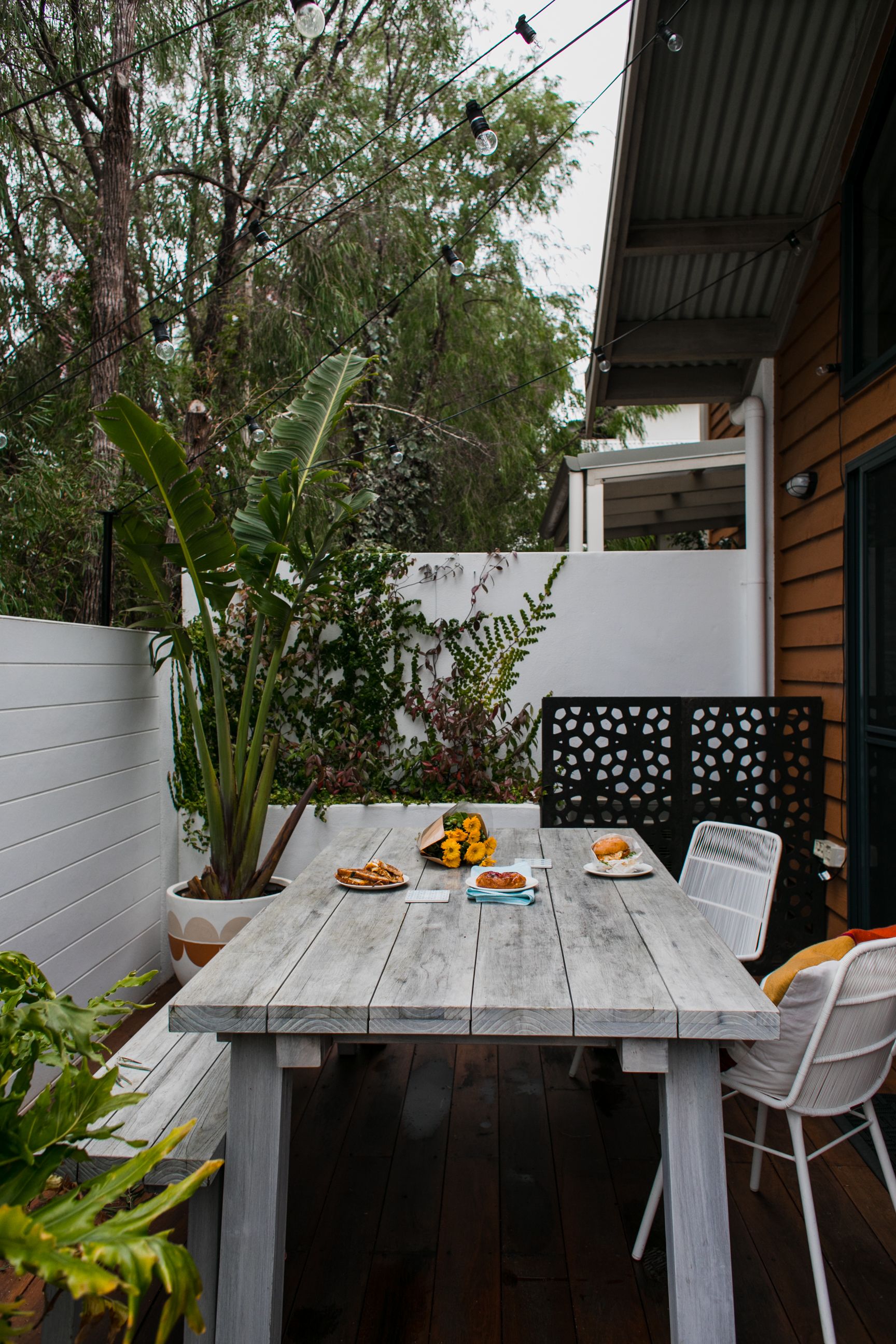 Decora la terraza con tu material favorita, ¡madera!