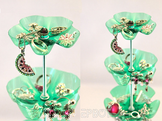 Anímate y ponte manos a la obra para hacer este soporte para joyas tan ideal, reciclando unas botellas de plástico. En un par de horas y por unos 4€ podrás tenerlo siguiendo este tutorial de Epbot. ¿A que es divino?